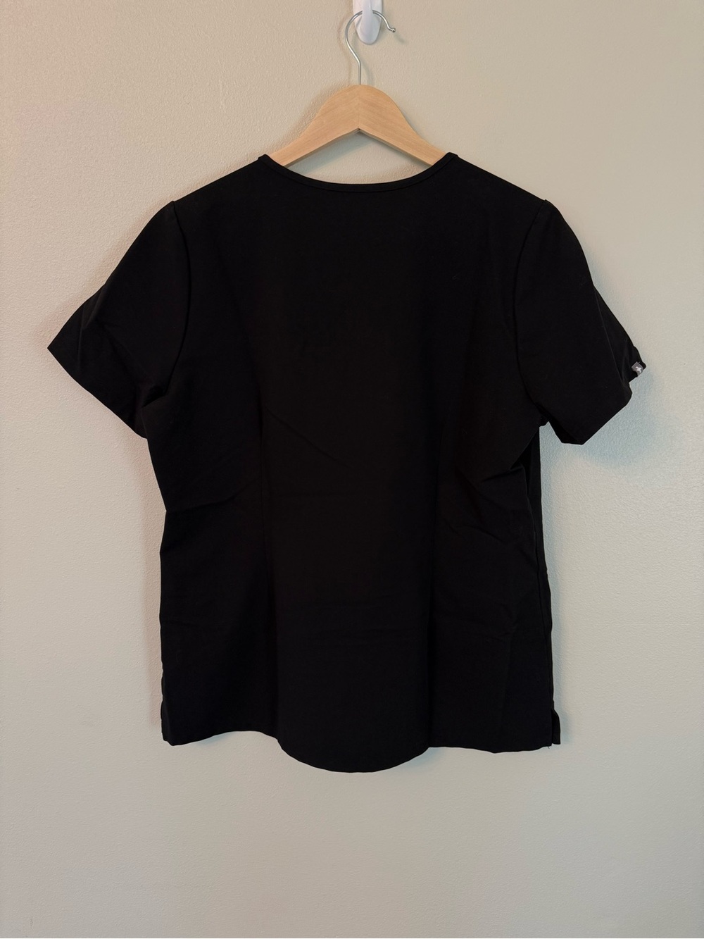 Figs Black Casma Three Pocket V-Neck Scrub Top Size Medium FW1000 - Picture 6 of 8